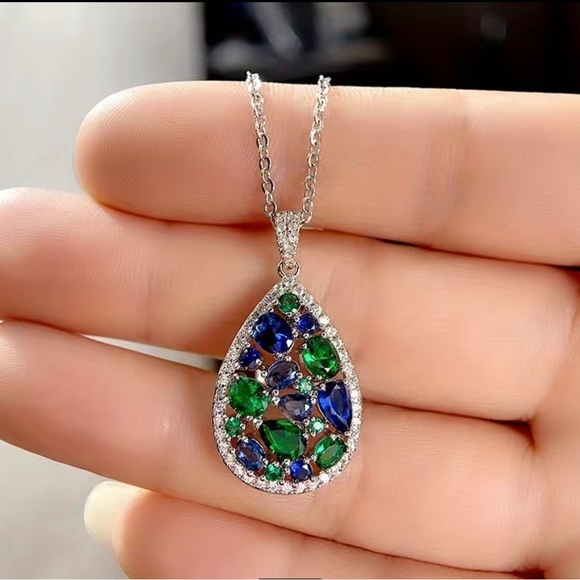 - Emerald and Blue Sapphire Necklace - Picture 2 of 8